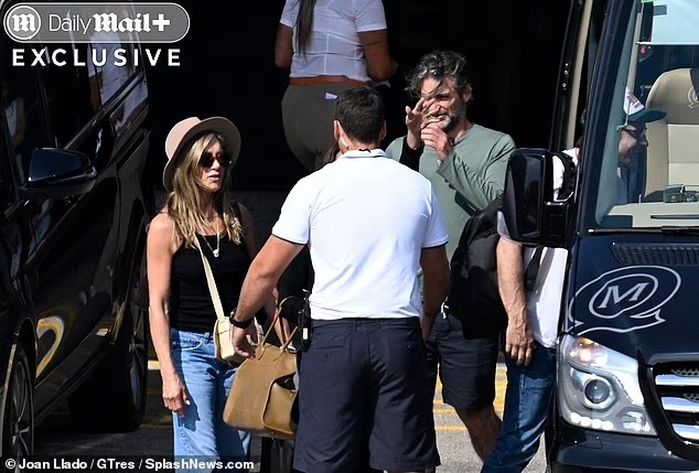 Jennifer Aniston dan Jim Curtis.