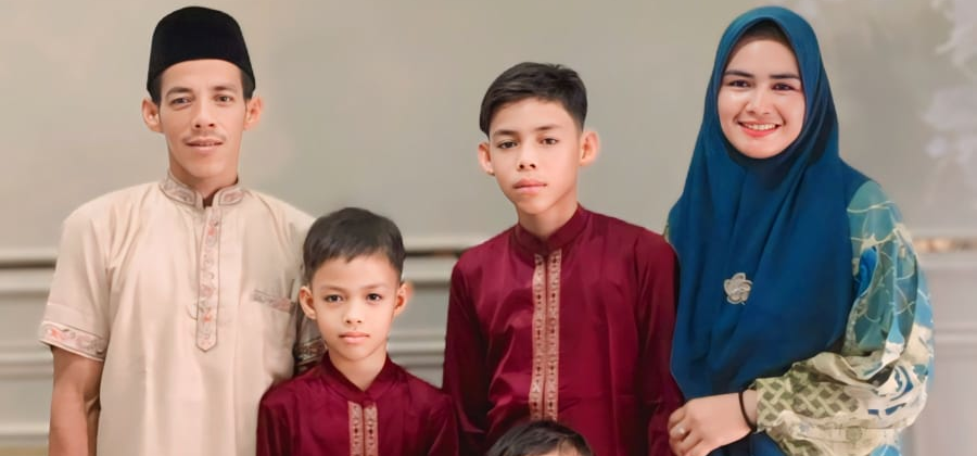 Rayyan Arkan Dhika, Bocah Pacu Jalur Riau Punya Gaya Sendiri