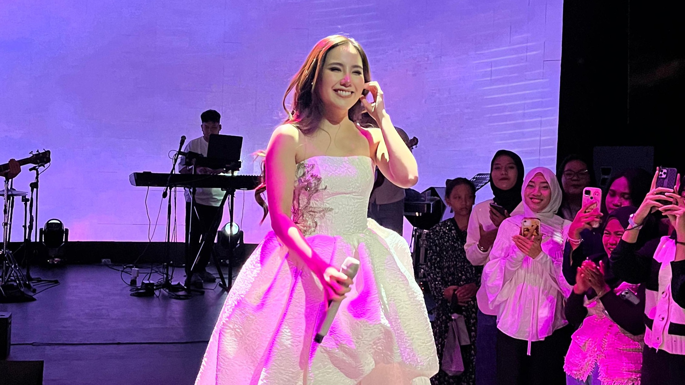 Agatha Chelsea Hadirkan Nuansa Emosional Lewat ‘Nyaman Intimate Showcase’