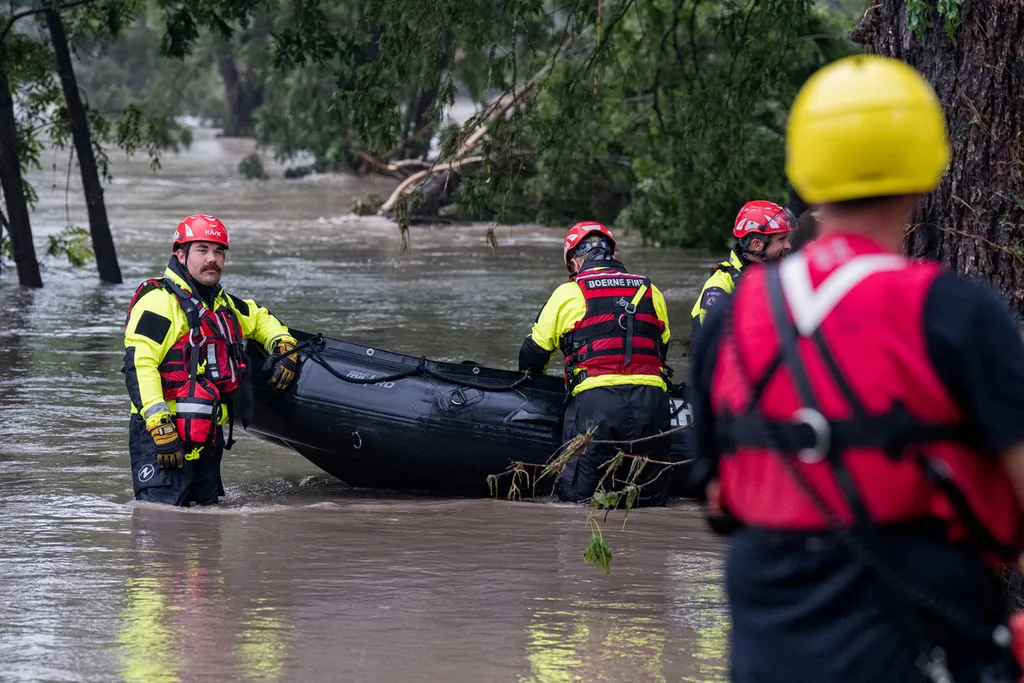 Banjir Texas Tewaskan 43 Orang, 27 Siswa Dinyatakan Hilang