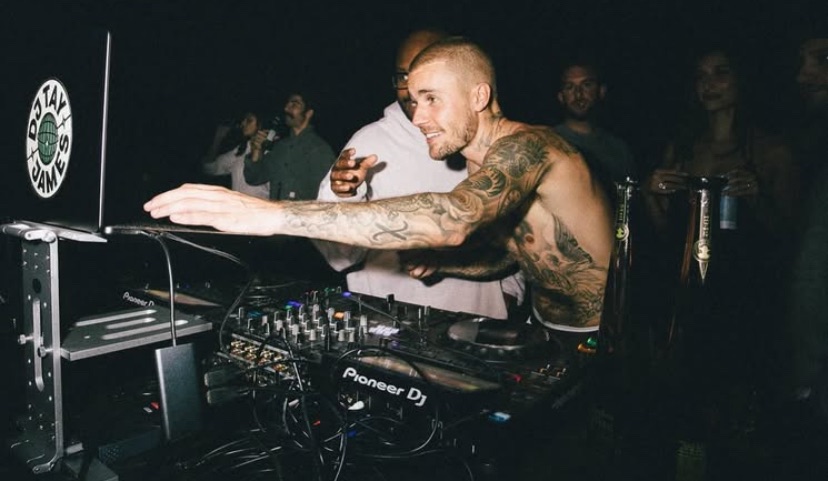Justin Bieber dan Hailey Mesra di Listening Party Album ‘Swag’
