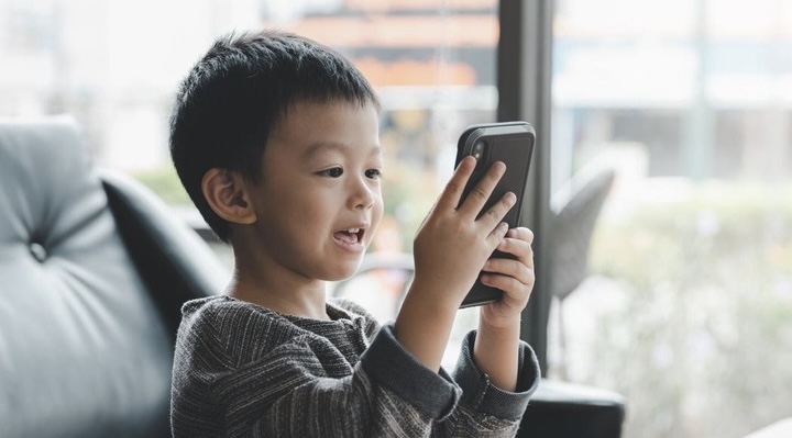 Screen Time Berlebihan Picu Gangguan Mental dan Fisik Anak