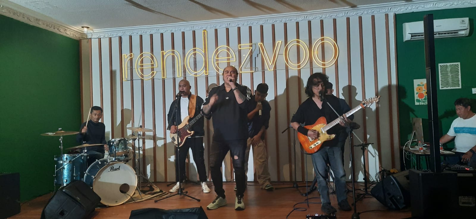 Rocker Kasarunk Bangkit Lewat Kolaborasi Musikal Penuh Energi