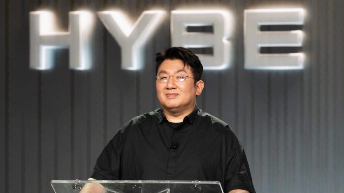 HYBE Digeledah Polisi Buntut Kasus Penipuan Saham Bang Si Hyuk
