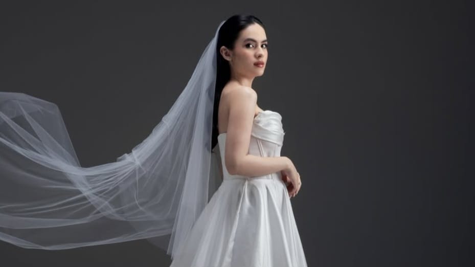 Heboh, Steffi Zamora Foto Pakai Gaun Pengantin dan Pamer Cincin