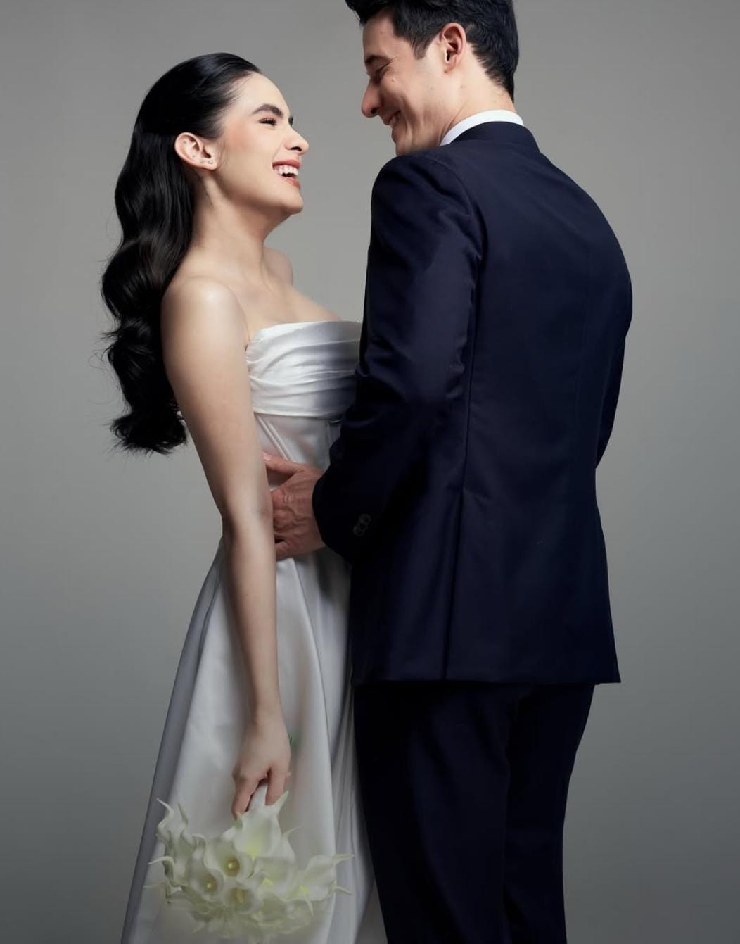 Steffi dan Nino melakukan pemotretan seperti prewedding. Foto: Dok. Instagram @steffizamoraaa