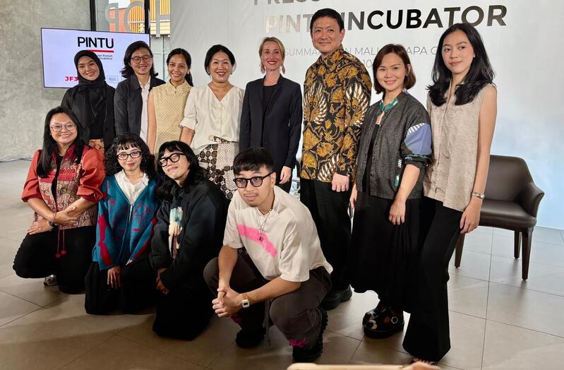 Menembus Batas Budaya: Inisiatif PINTU Incubator Pertemukan Mode Indonesia dan Prancis