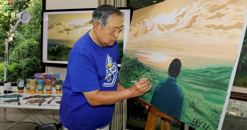 Susilo Bambang Yudhoyono Lukis Keindahan Pantai Klayar Bareng Seniman Jerman