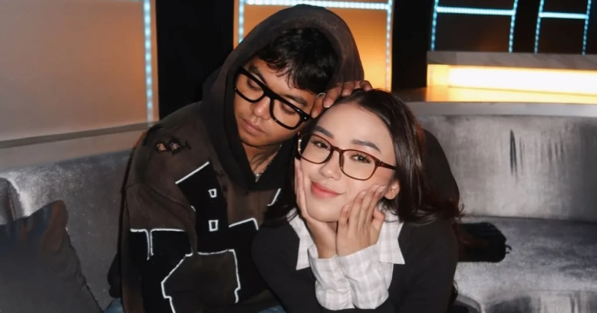 Lula Lahfah Pamer Foto Peluk Reza Arap, Resmi Pacaran?