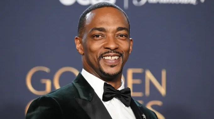 Bintang ‘Captain America’, Anthony Mackie Terciduk Cium Wanita Misterius di London