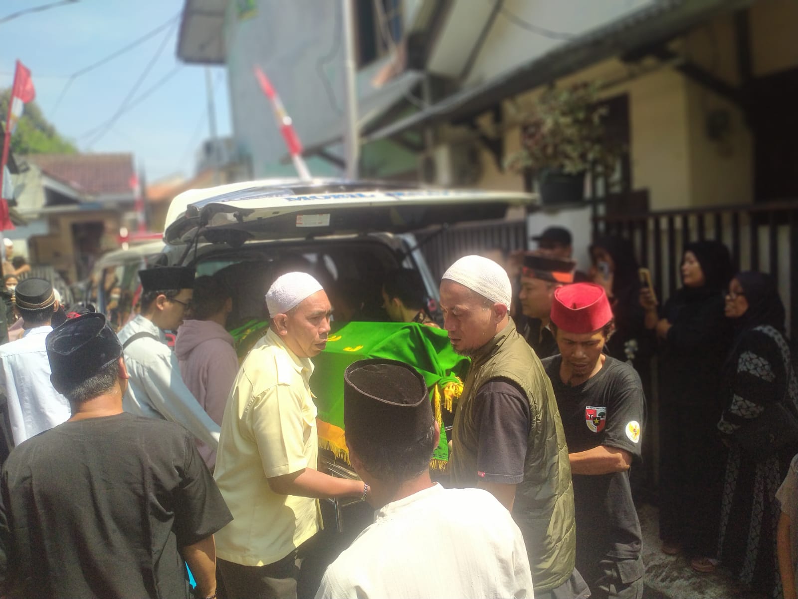 Rumah Almarhumah Mpok Alpa Mulai Didatangi Pelayat