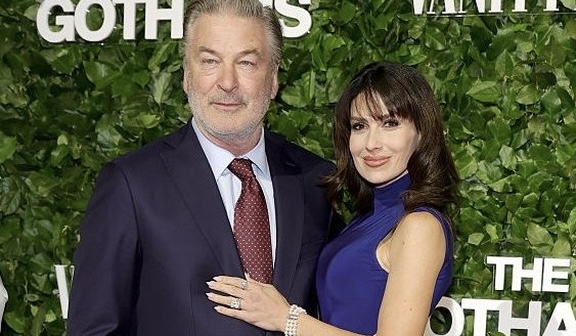 Hilaria Baldwin Tanggapi Rumor Kehamilan ke-8 Lewat Video Sarkas