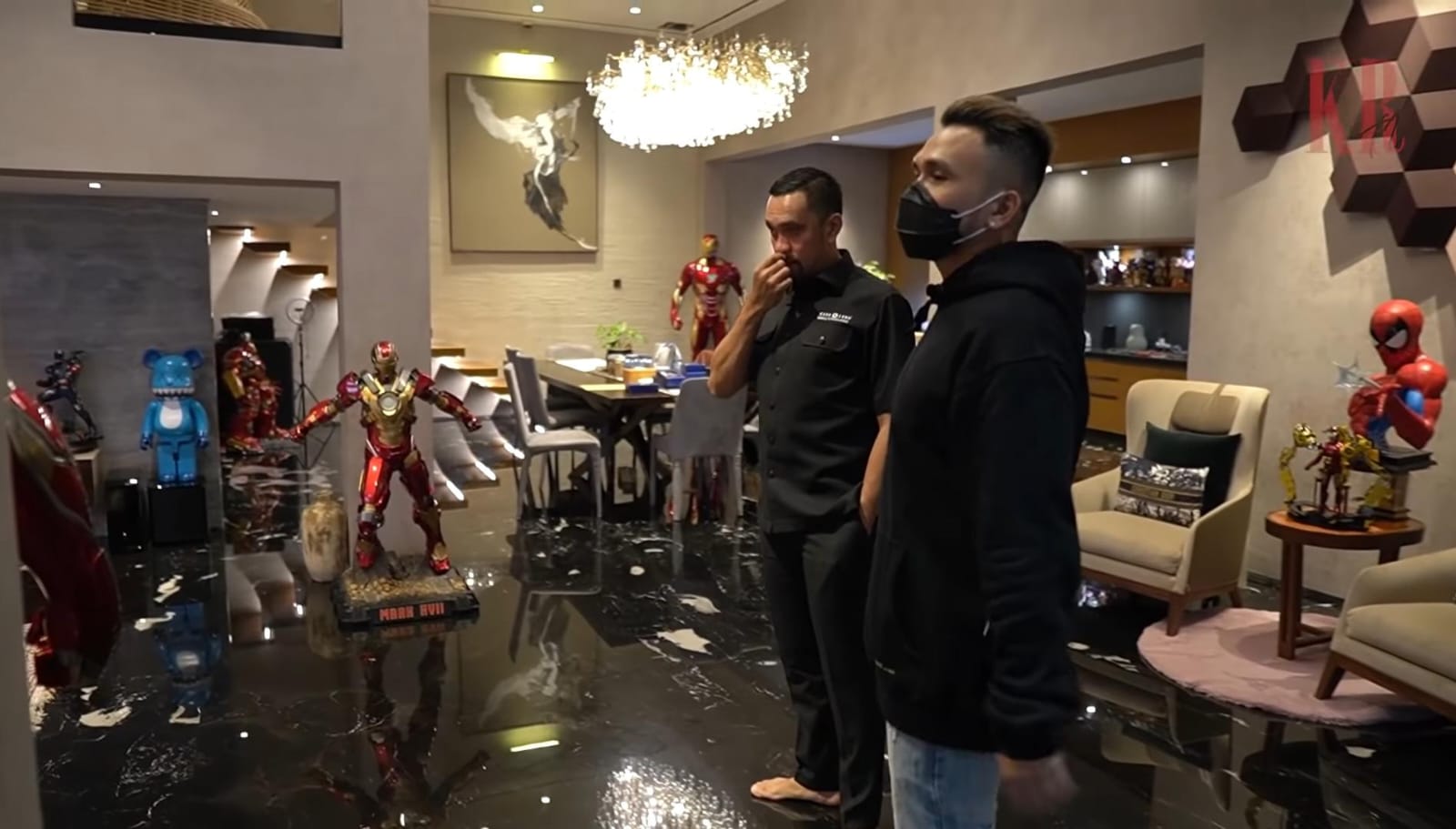 Koleksi patung Iron Man. Foto: Dok. KR TV