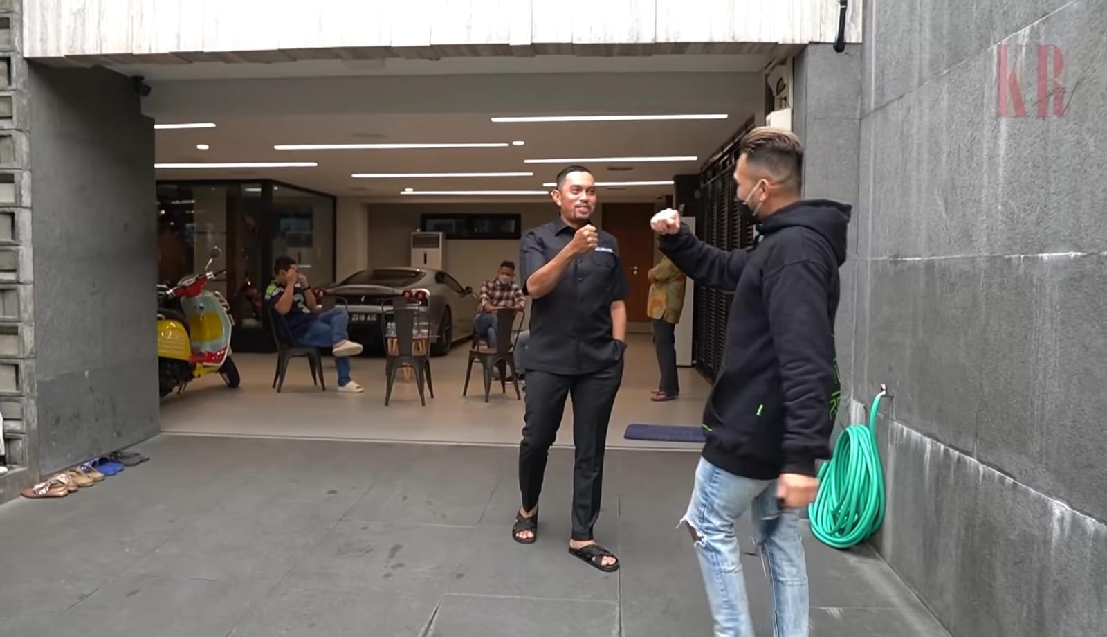 Bagian garasi. Foto: Dok. YouTube KR TV