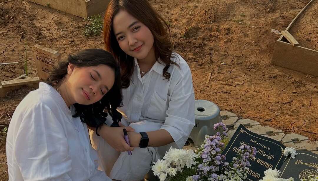 Janji Terakhir Gustiwiw Terwujud, Lamaran Kekasih Digelar di Samping Makam