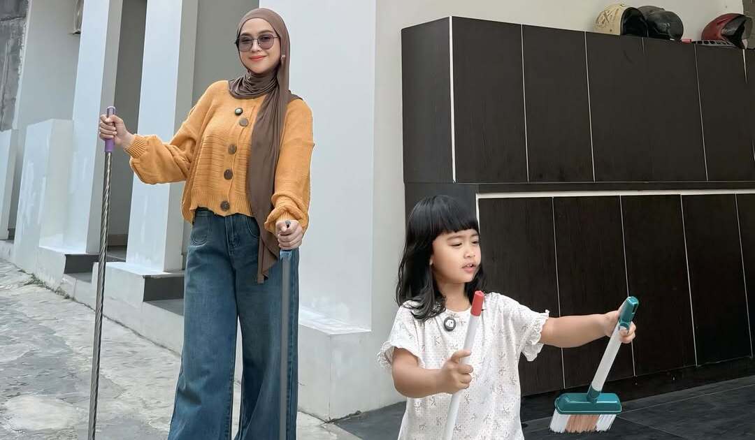 Bukan Main, Anak Ria Ricis Jadi ‘Ibu Kos’ di Usia 3 Tahun
