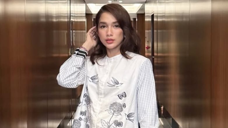 Kaki Kejatuhan Botol, Ussy Sulistiawaty Alami Bone Marrow Edema