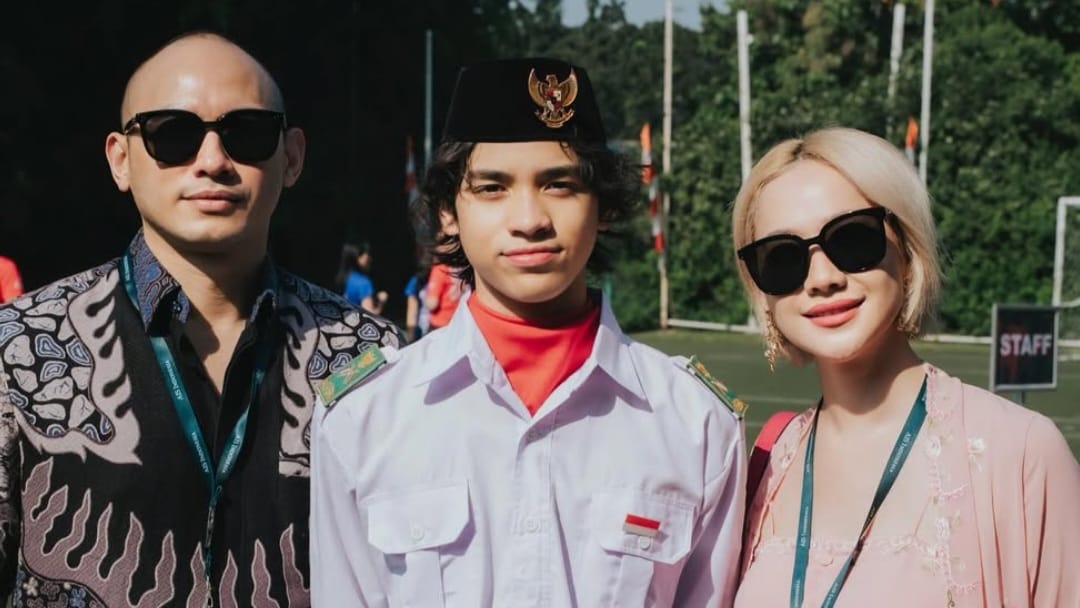 Potret Noah, Anak BCL Jadi Pemimpin Upacara HUT RI di Sekolah