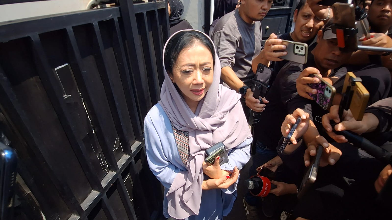 Asri Welas Kenang Mpok Alpa yang Tak Pernah Cerita Penyakitnya