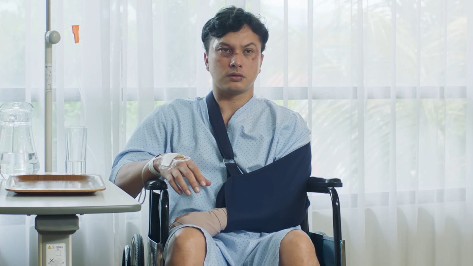 Nicholas Saputra Selamat dari Kecelakaan Pesawat di Film ‘Tukar Takdir’