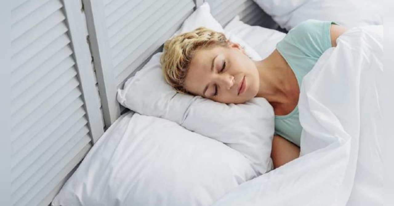 Jangan Asal Pilih Bantal, Begini Cara Sesuaikan dengan Posisi Tidur