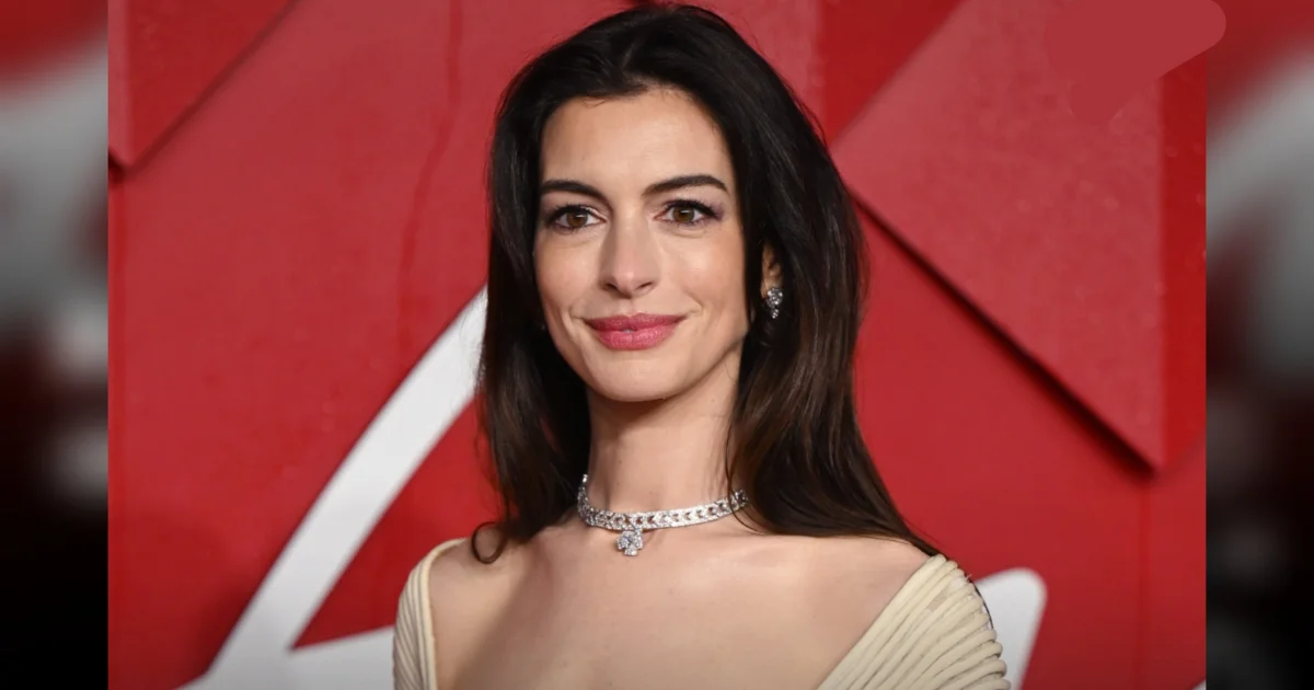 Reaksi Anne Hathaway usai Momen Jatuh di ‘The Devil Wears Prada 2’ Viral