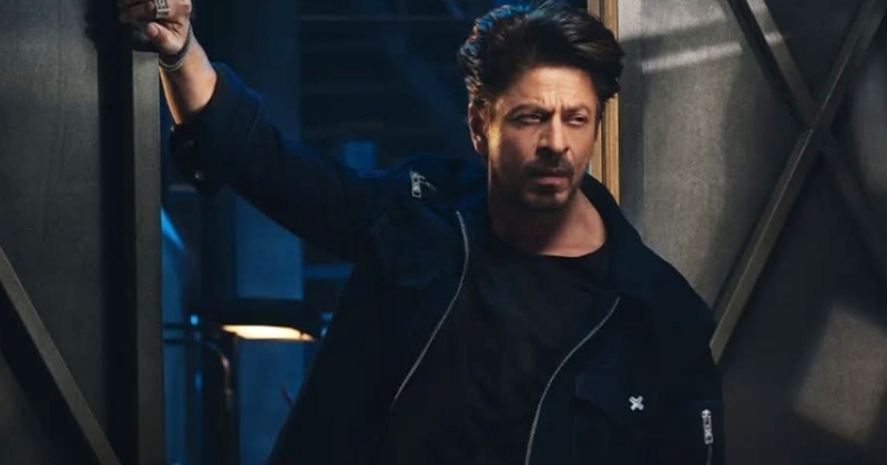 Raih Penghargaan Aktor Terbaik, Tangan Shah Rukh Khan Justru Digips