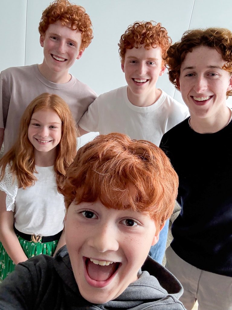Wajah baru anggota keluarga Weasley (Foto: Instagram/hbomax)