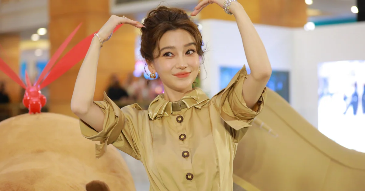 Hampir 2 Tahun Diboikot, Angelababy Menangis Haru Disambut Penggemar