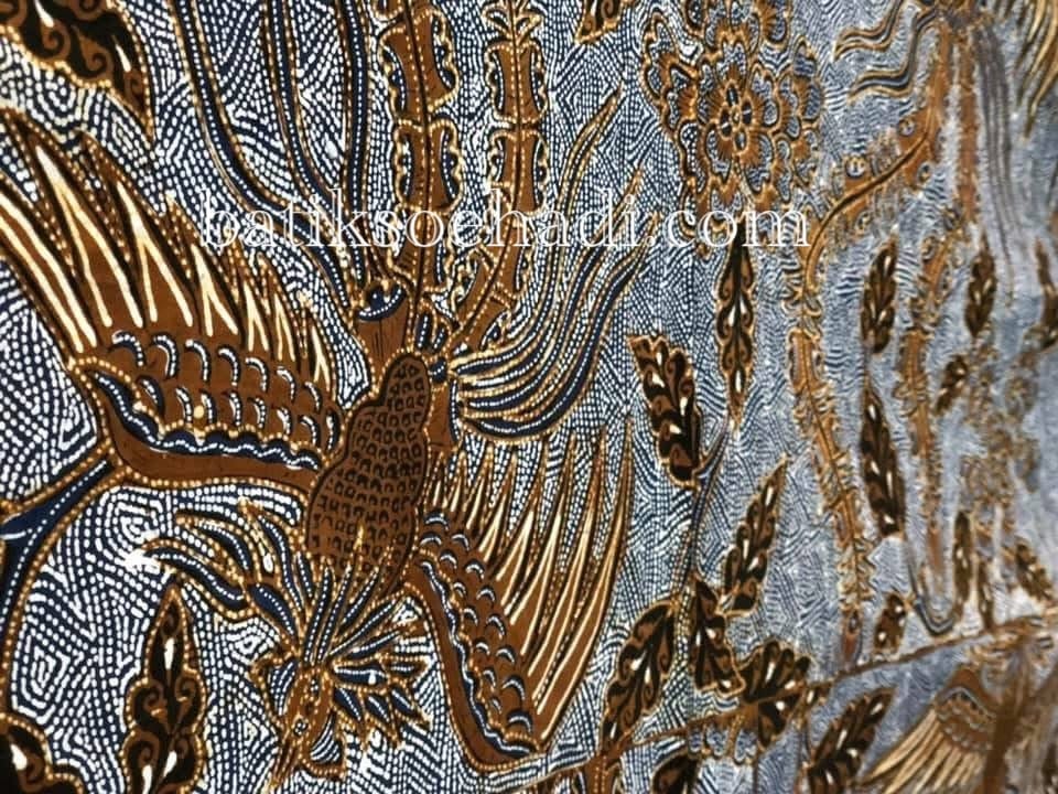 Proses batik tulis di workshop Batik Soehadi
