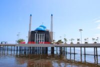 Keunikan Masjid Terapung di Pantai Losari Makassar