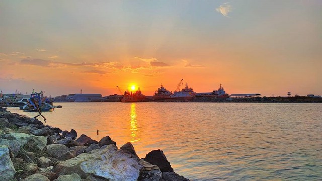 5 Pantai di Jawa Barat dengan Best View, Wajib Kamu Kunjungi!