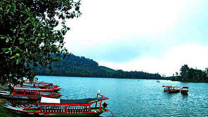 Rasakan Sensasi Melihat Keindahan Sunrise Terbaik Dari Situ Patenggang Yuk!