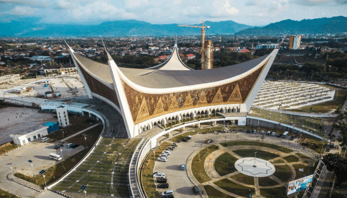 Masjid Raya Sumatera Barat Megah dan Tahan Gempa Bernuansa Khas Minang