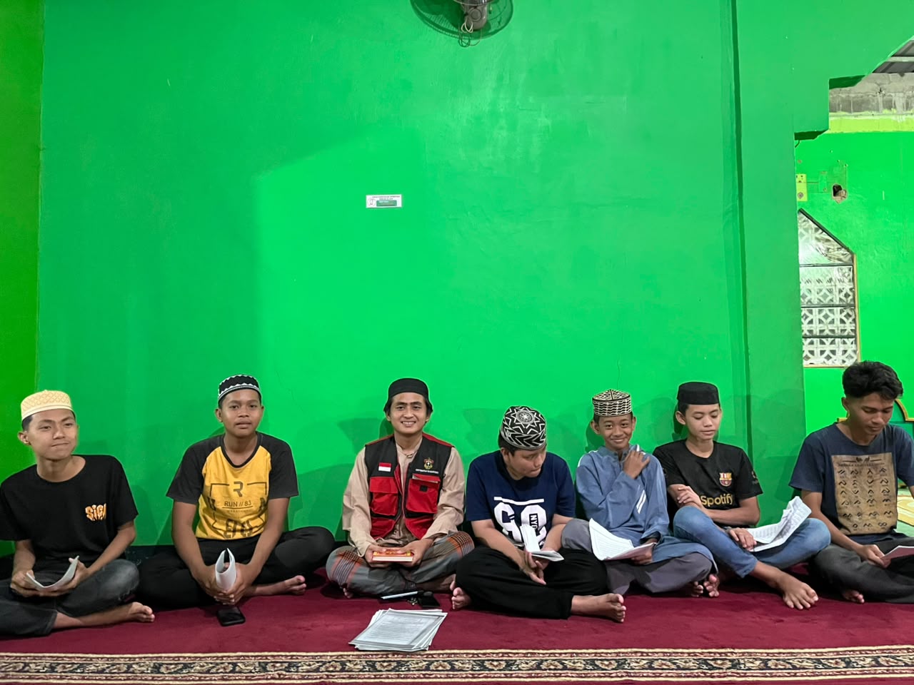 Pelatihan Pembacaan Barzanji Tingkatkan Minat Remaja Desa Lekopancing dalam Pelestarian Tradisi Keagamaan