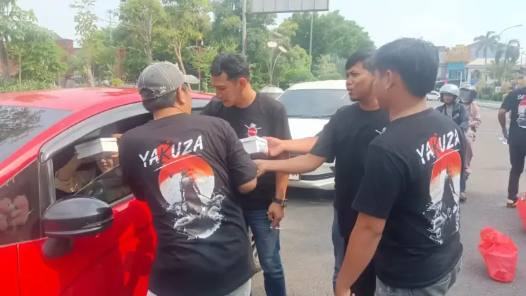 Langkah Kecil Komunitas Pecinta Ayam Yakusa Pati: 100 Nasi Kotak untuk Memulihkan Harmoni