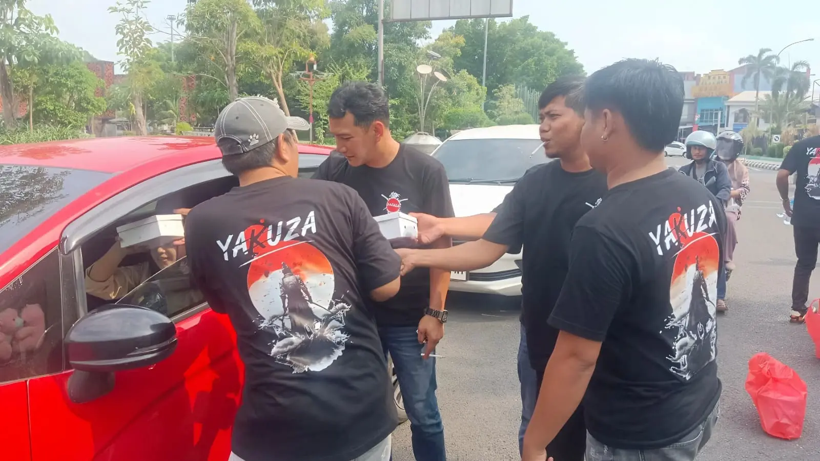 Langkah Kecil Komunitas Pecinta Ayam Yakusa Pati: 100 Nasi Kotak untuk Memulihkan Harmoni