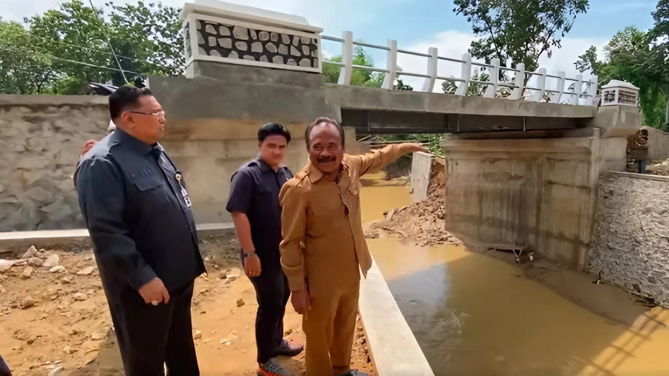 Inovasi Pelayanan Publik: Bocorkan Gaji DPRD Pati di Medsos, Dijamin Kinerja Langsung Moncer!
