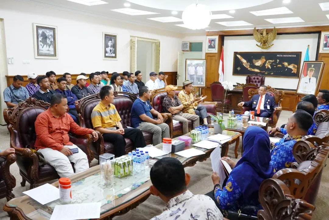Bupati Sudewo Prioritaskan Perbaikan Sekolah Rusak dan Jaringan Listrik di Tambakromo