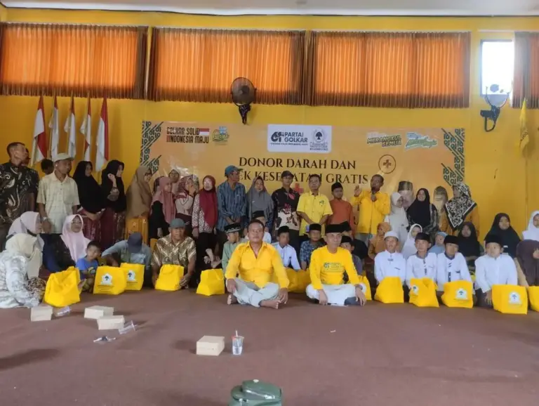 HUT ke 61 Golkar Bojonegoro Gelar Donor Darah, Cek Kesehatan, dan Santunan
