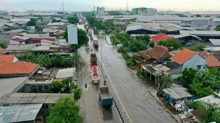 Sinergi Lintas Daerah: Pemprov Jateng Gandeng BBWS dan BPBD Tuntaskan Banjir Maut di Pantura