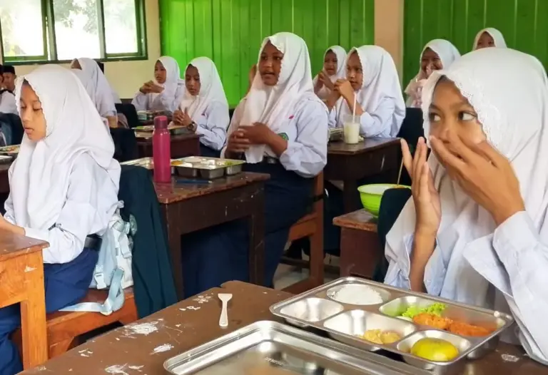 MTsN 2 Pati Gelar Perdana Program Makan Bergizi Gratis, Pastikan Asupan Gizi Siswa Terpenuhi