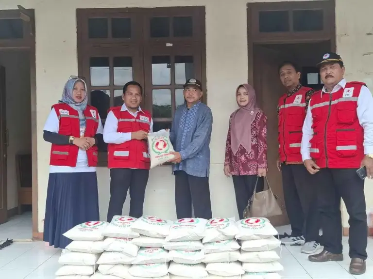 31 Keluarga di Pati Terdampak Puting Beliung Dapat Bantuan Kemanusiaan dari PMI