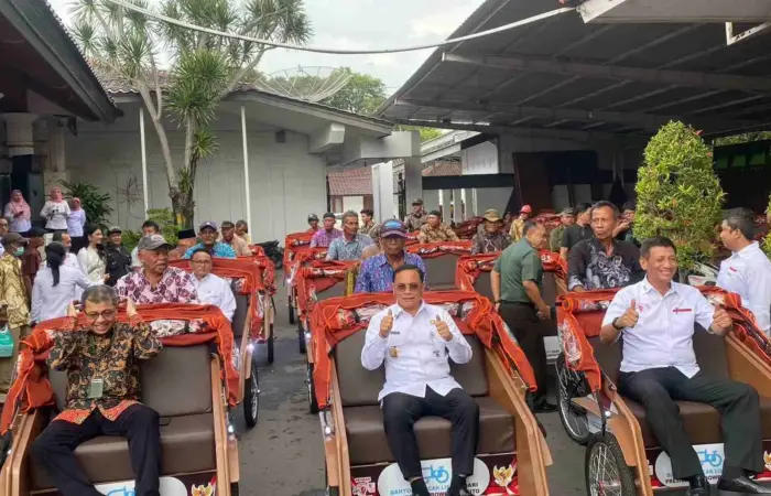 Bantuan Pribadi Presiden Prabowo: 60 Becak Listrik Modern Sasar Tukang Becak Sepuh di Pati