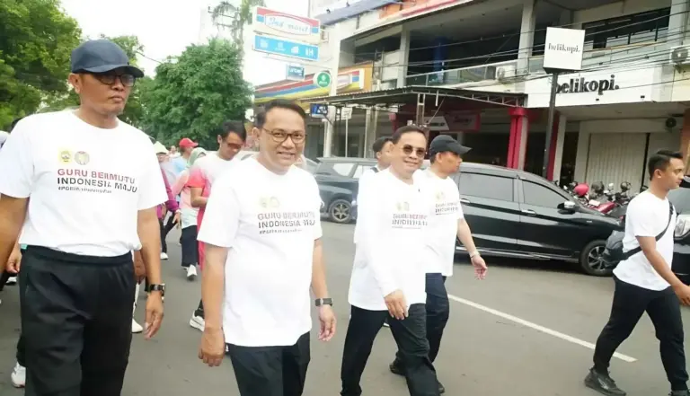 Bupati Sudewo Pimpin Jalan Sehat Hari Guru Nasional, Komitmen Peningkatan Kualitas Pendidikan
