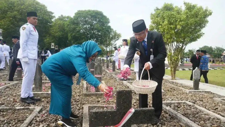 Bupati Sudewo Pimpin Upacara Hari Pahlawan, Ajak Masyarakat Teladani Semangat Juang