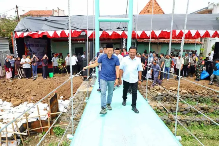 Gantikan Jembatan Bambu, Jembatan Santri 24 Meter Kini Amankan Mobilitas Warga Sunggingan