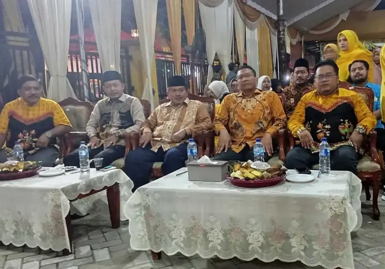Golkar Bojonegoro HUT ke 61 Gelar Pasar Murah dan Pagelaran Wayang Kulit untuk Warga