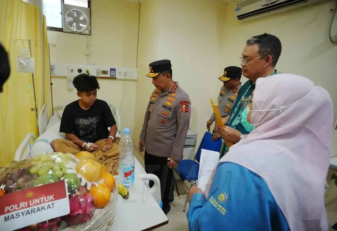 Kapolri Listyo Sigit Kunjungi Korban Ledakan SMAN 72, Prioritaskan Trauma Healing