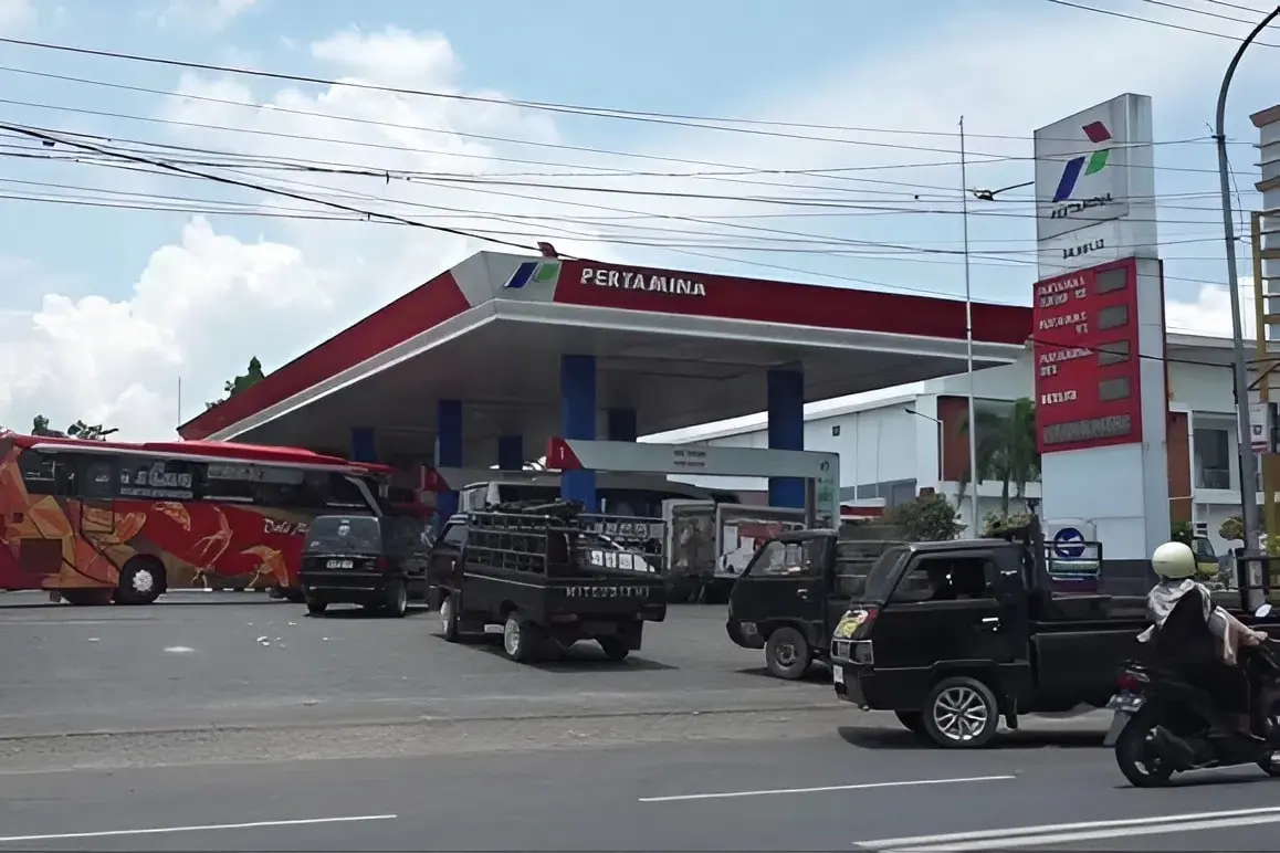 Kelangkaan Solar di Bojonegoro Kian Parah Antrean Mengular, Mafia BBM Diduga Bermain